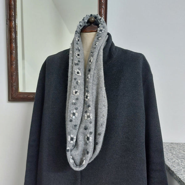 Cashmere Infinity Scarf 'Giro Flowers'