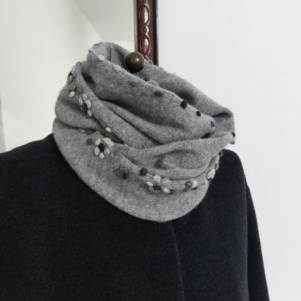 Cashmere Infinity Scarf 'Giro Flowers'