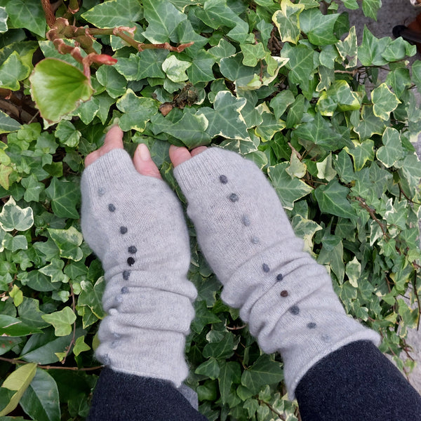 Cashmere mitts 'Polly Dots'
