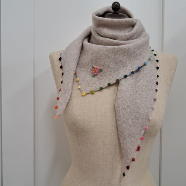 Sciarpa triangolare in cashmere 'Patty' Pronta Consegna