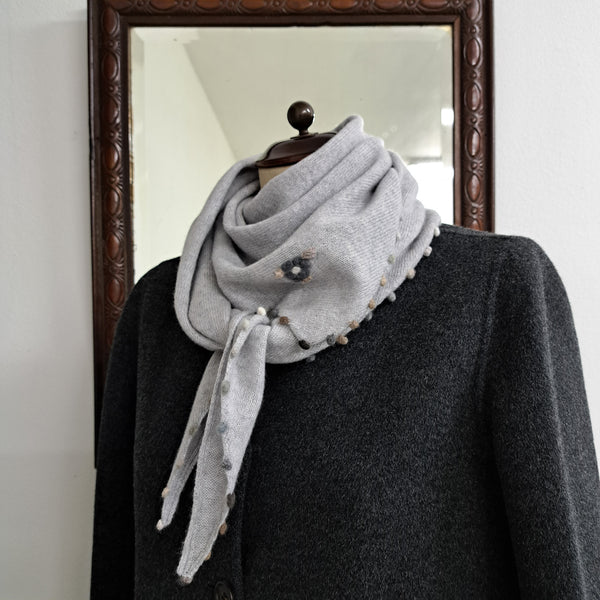 Sciarpa triangolare in cashmere 'Patty' Pronta Consegna