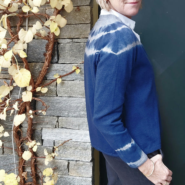 Cashmere Cardigan Elena - Tye-Dye Indigo OEKO 100