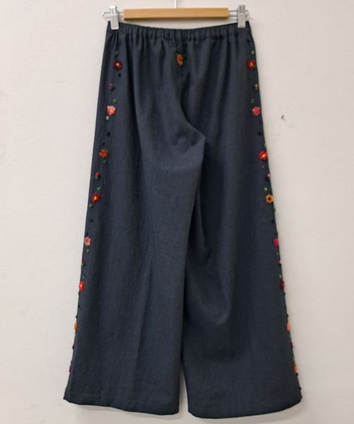 Pantaloni 'Loni Flowers' in Flanella di Cotone