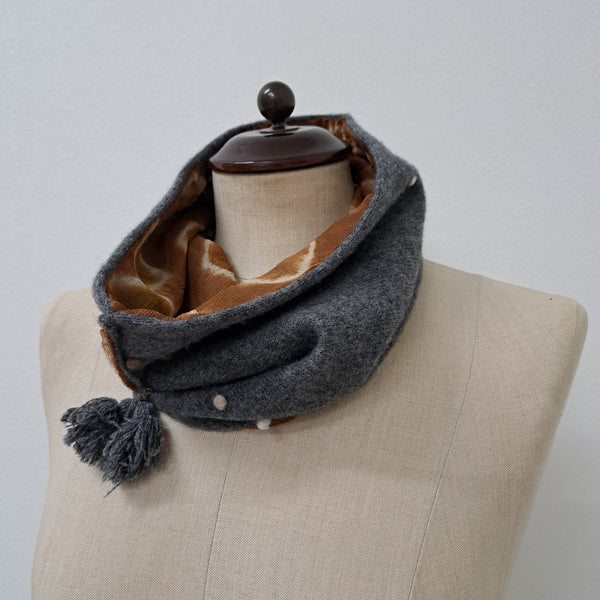 Cashmere Neck warmer 'Lola' with Onion Skin Tye-Dye Print Silk Lining