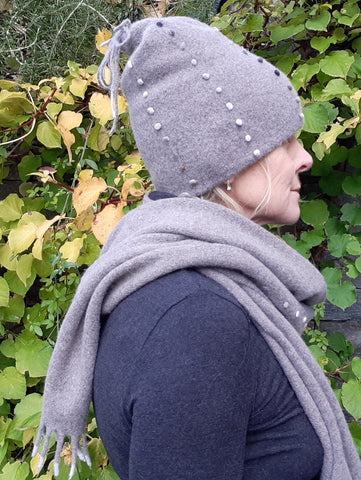 Mule Brown colourway worn with 'Frangia' scarf